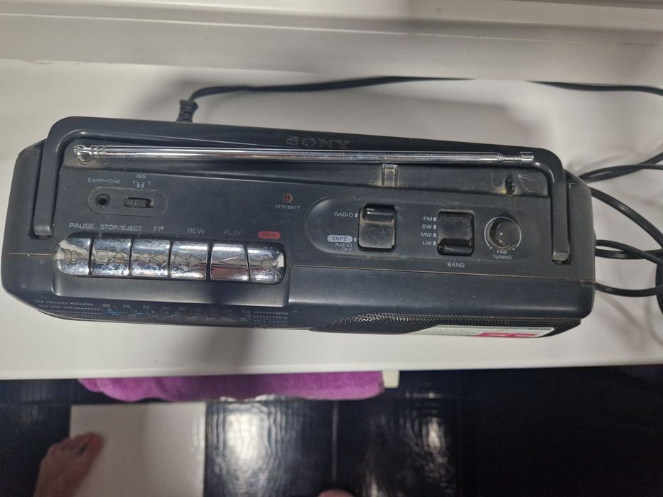 Продам радио приёмник Sony