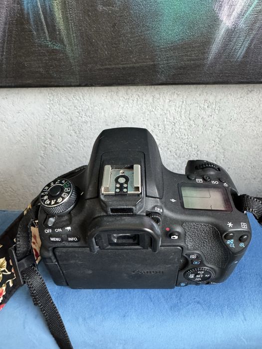 Lustrzanka Canon EOS 760D korpus