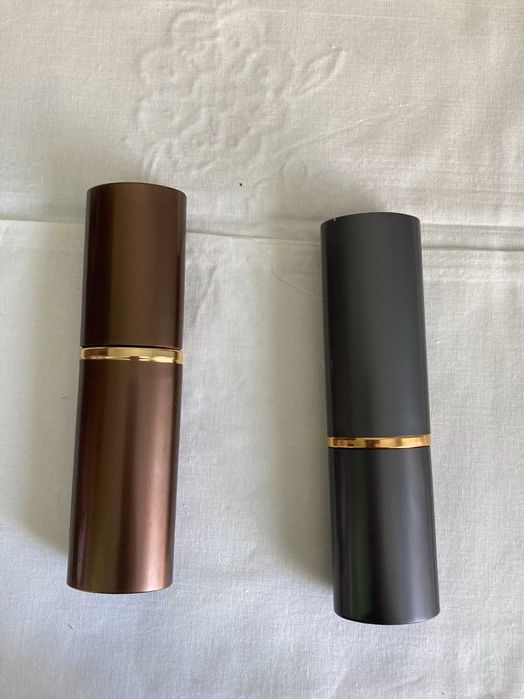 Футляр для окулярів довжиною 14 см та окуляра в оправі 4.95 х 3.2 см.