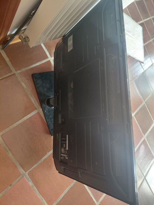 Televisão  LG  praticamente nova