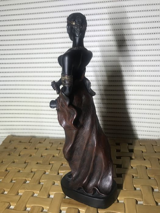 Figurka afrykanskiej wojowniczki