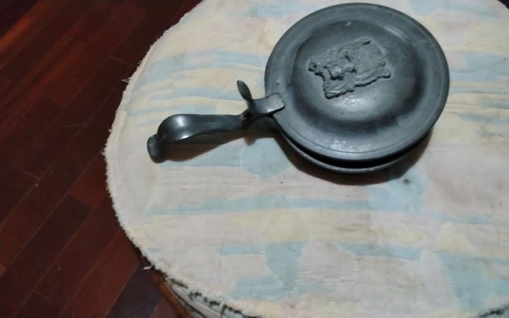Peça em estanho muito antiga