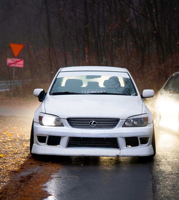 Lexus IS200 sedan