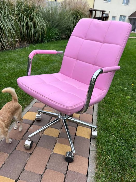 стілець на коліщатках