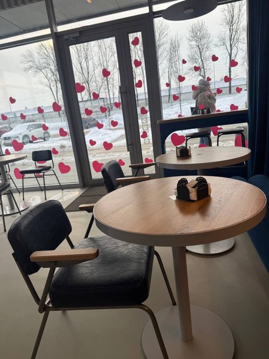 дивани столи стільці оптом для облашткаання зон відпочинку