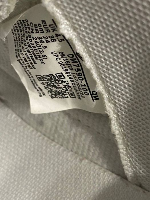 Кросівки жіночі Nike court legacy