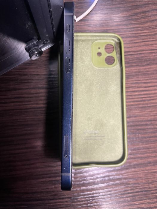 Продам iPhone 12