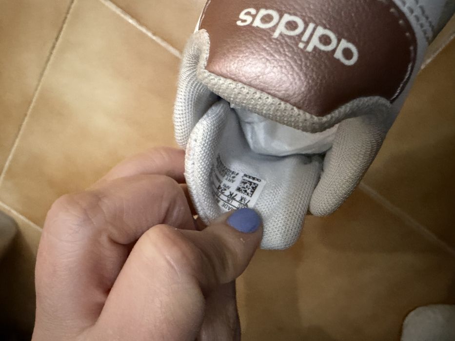 Adidas de Menina em excelente estado