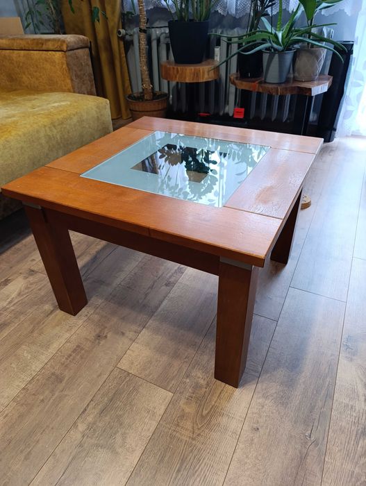 Stolik drewniany z szybą