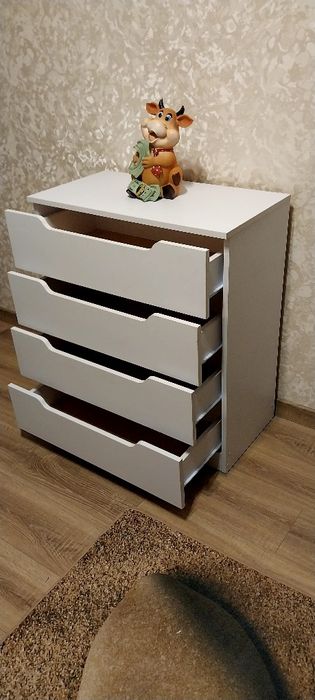 Комод;стіл;крісло