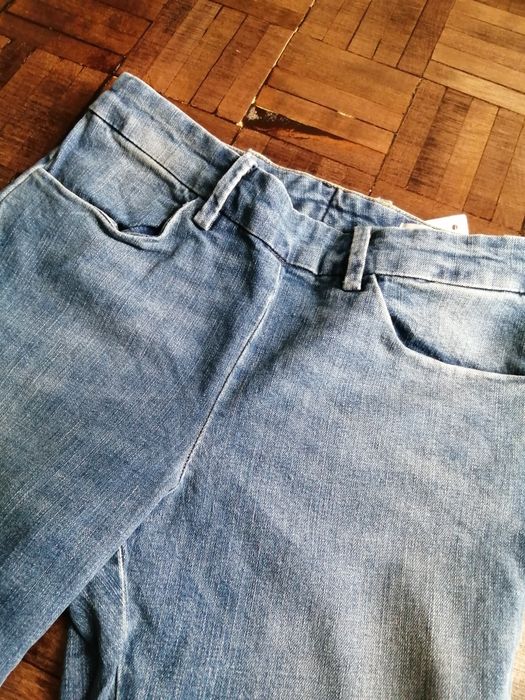 Niebieskie jeansy Acne