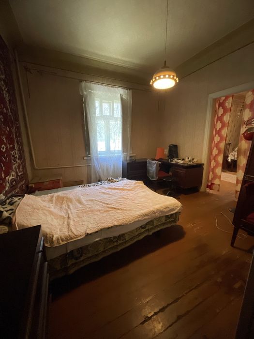 Продам 3 комнатную  квартиру ,сталинку. Центр.Бассейн!