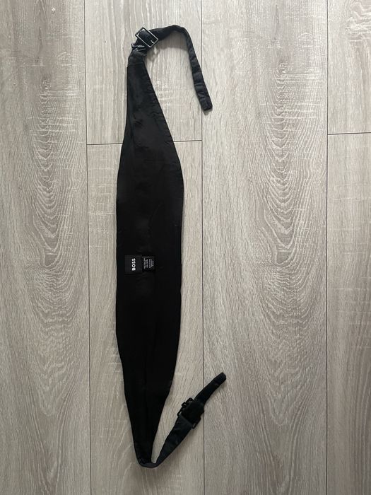 Elegancki pas smokingowy Boss