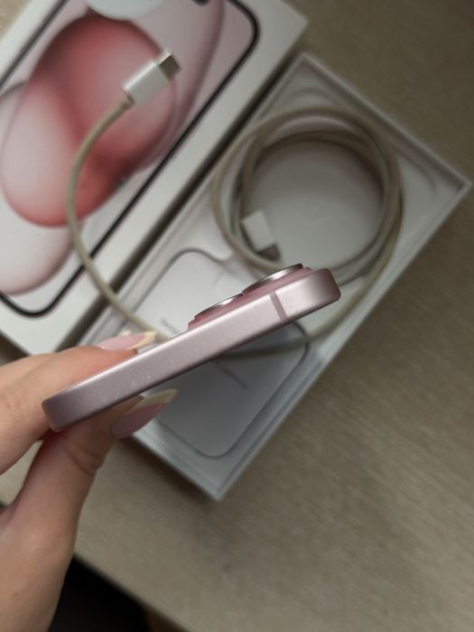 Iphone 15 różowy 128 GB
