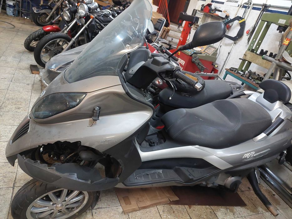Piaggio MP3 250 acidentada