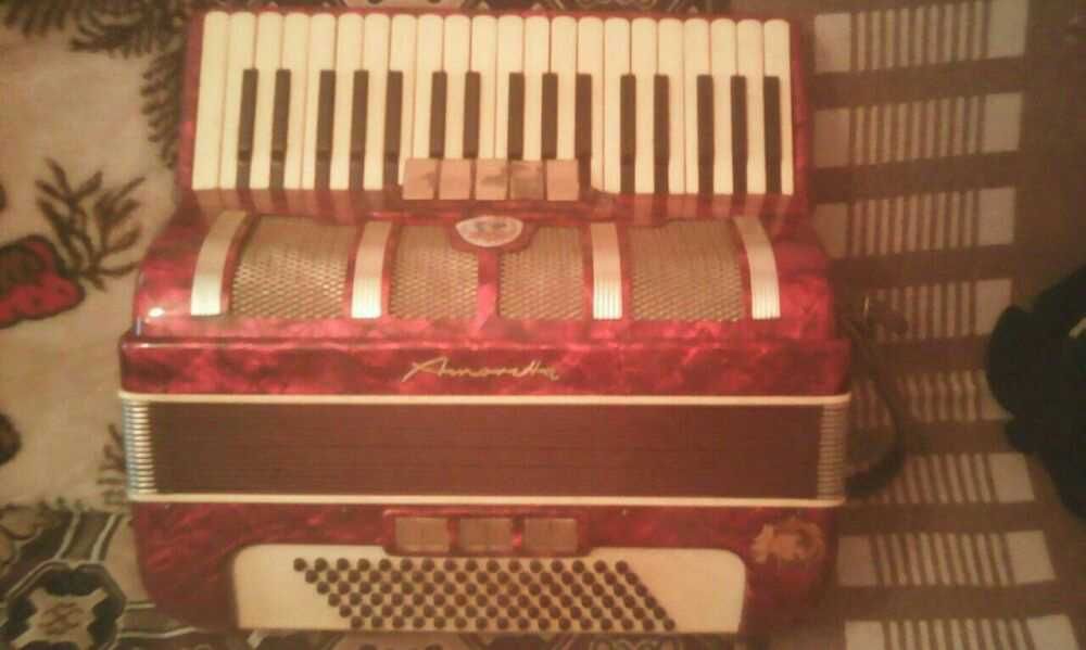 Продам аккордеон amaretto немецкий