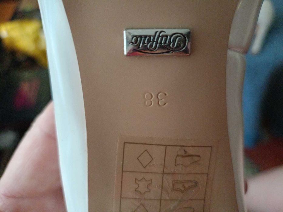 BUFFALO SHOES Szpilki białe roz 39 25cm Skóra Nowe Okazja