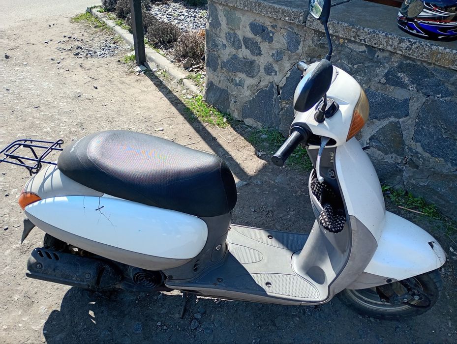 Подам скутер honda takt f51