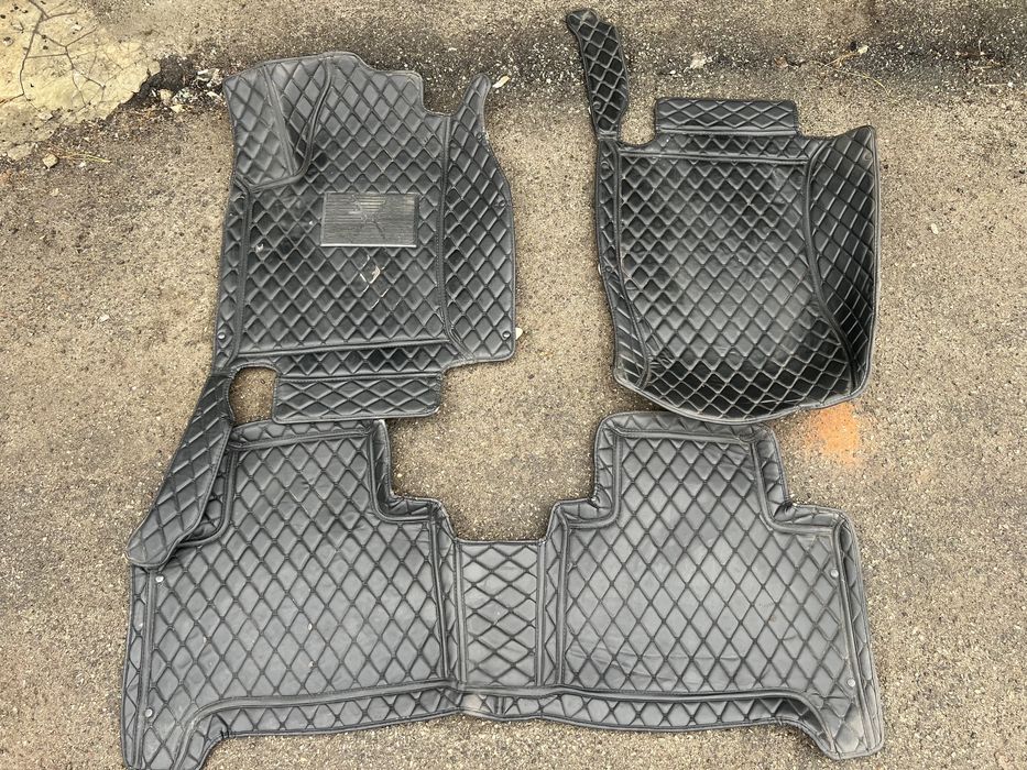 Продам комплект коврів в салон на лексус нх 18 року