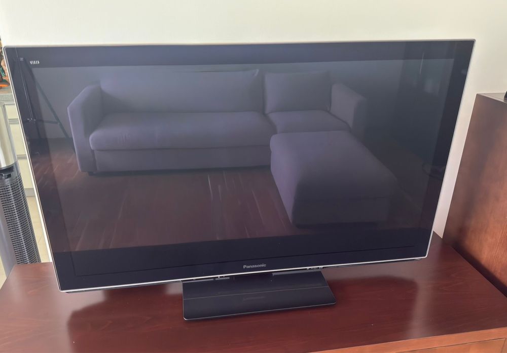 Telewizor plazmowy Panasonic TX-P42VT30E w funkcją obrazu 3D, wraz z podstawą TBL5ZX0063. W pełni sprawny, stan bardzo dobry, oryginalne opakowanie