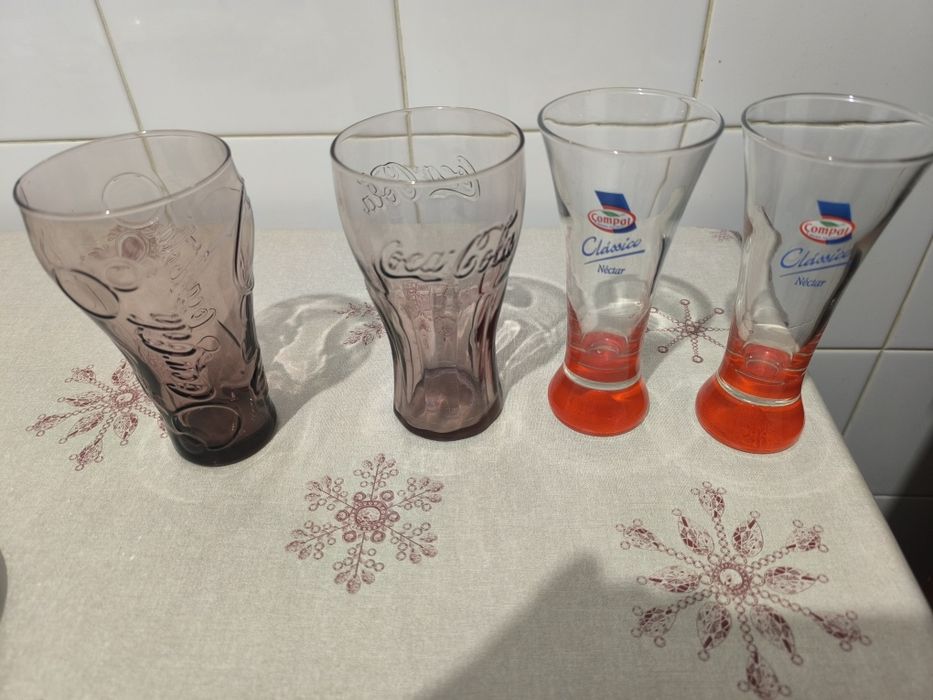 Copos de várias marcas Sagres, Coca-Cola, Compal