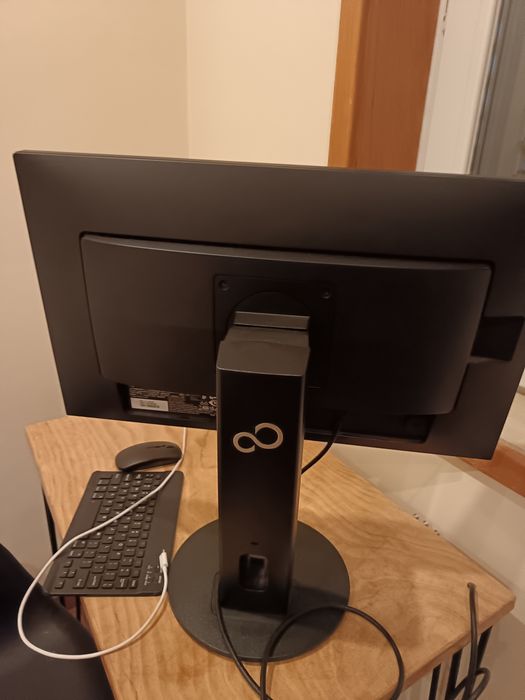 Monitor Fujitsu 61cm