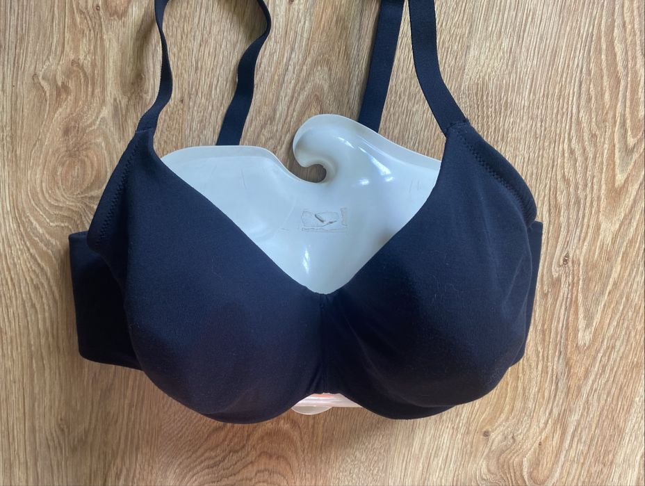 Biustonosz na fiszbinach 85D/E czarny