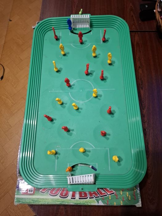 Gra piłkarzyki..