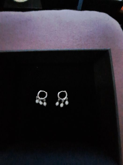 Argolas em prata com pérolas