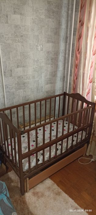 Детская кроватка + подарок