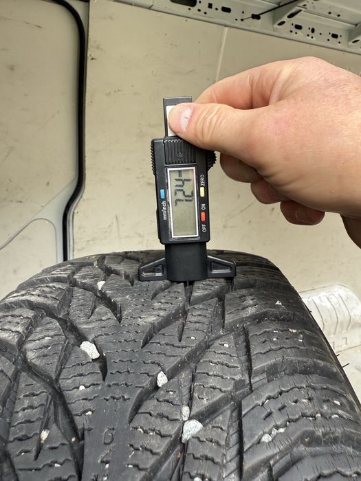 215/60R17 100 R Nokian hakkapeliitta R3 SUV