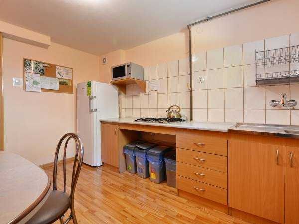 Kwatera, pokoje gościnne z łazienkami noclegi, darmowy parking Krynica