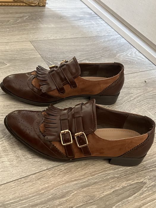 Sapatos rasos castanhos com ficelas 38