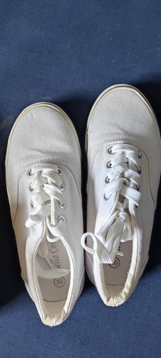 Trampki dla chłopca lub dziewczynki 30