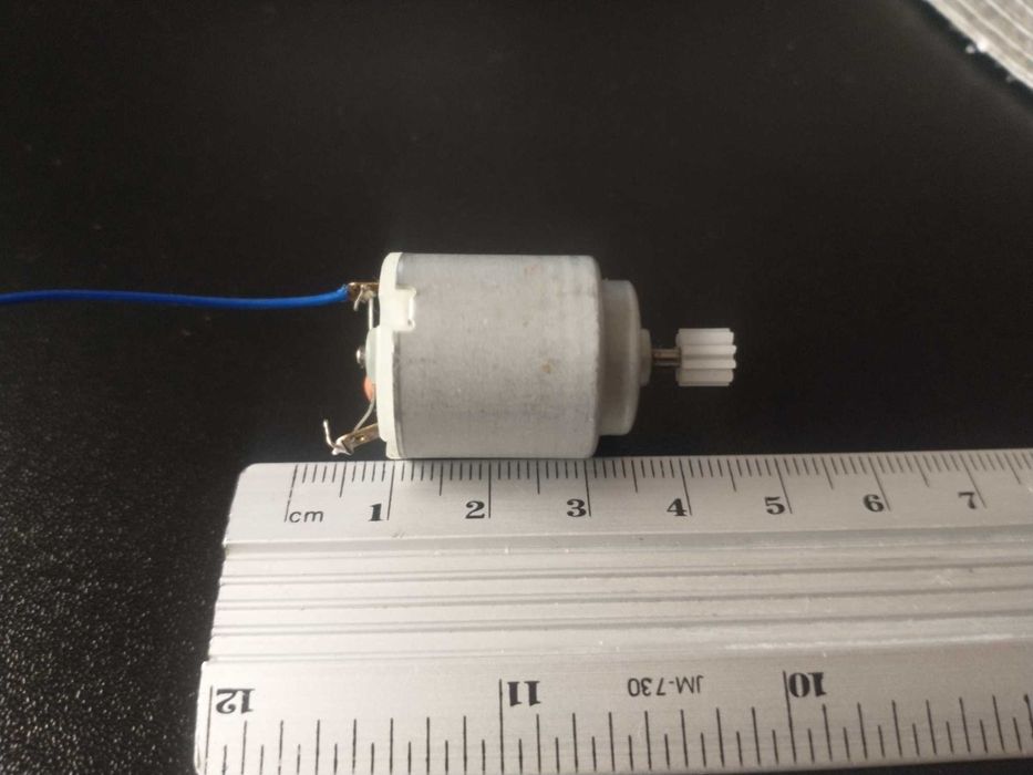 mini silniczek / silnik 21mm