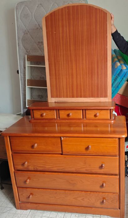 C=550€cama de casal pinho+cómoda c/espelho+roupeiro+2mesa de cabeceira