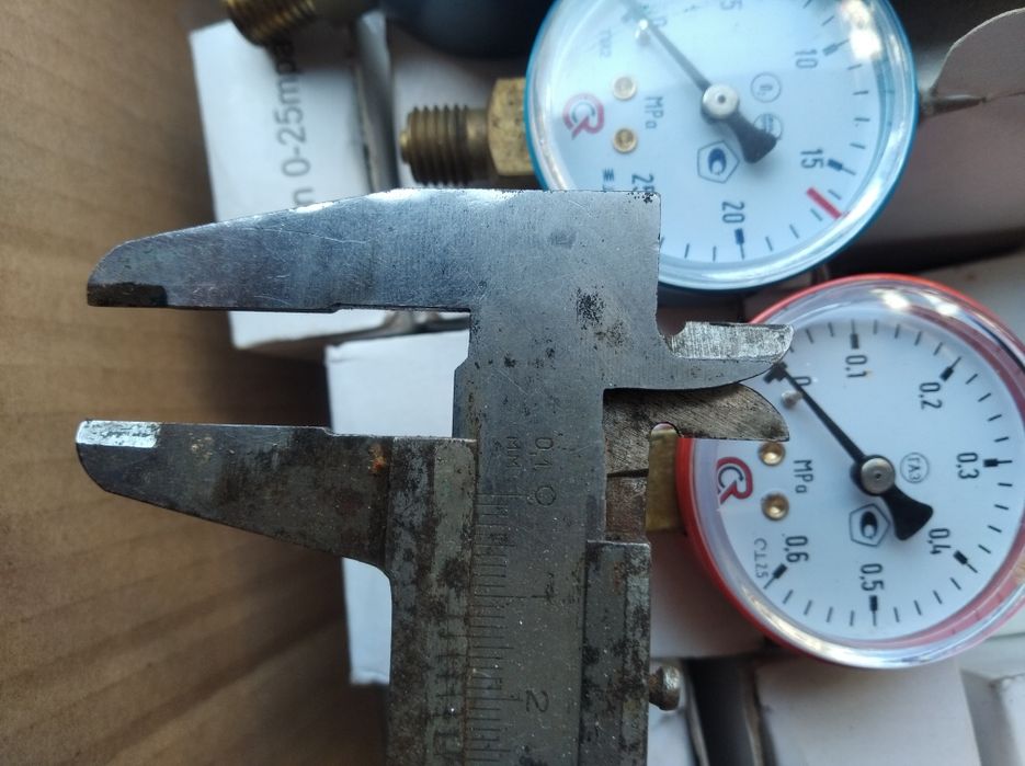 Манометри        .