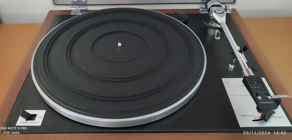 Gira Discos PIONEER PL-A25
