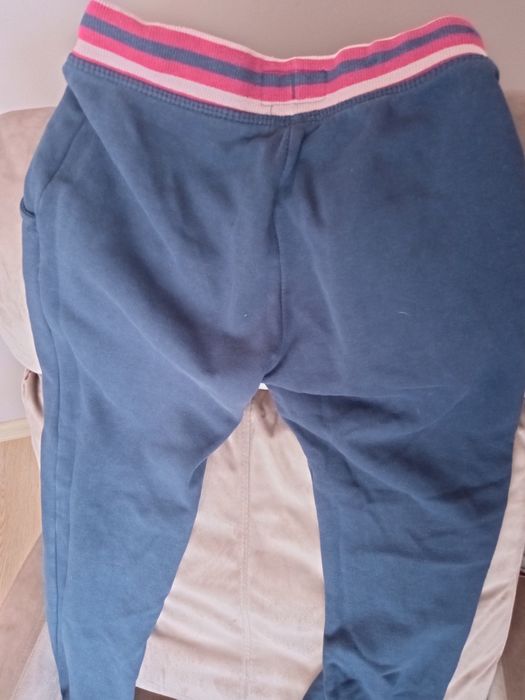 Spodnie dresowe dla dziewczynki r. 134/140