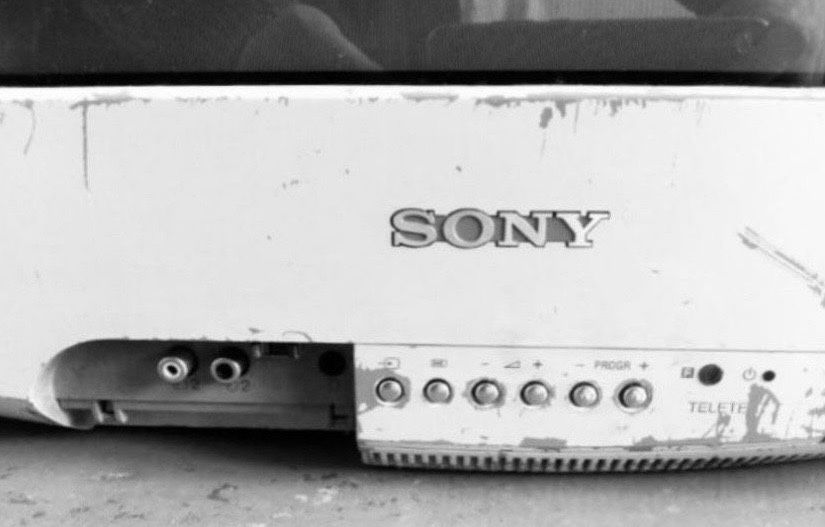 Телевізор Sony Trinitron KV-21LT1K У хорошому стані.