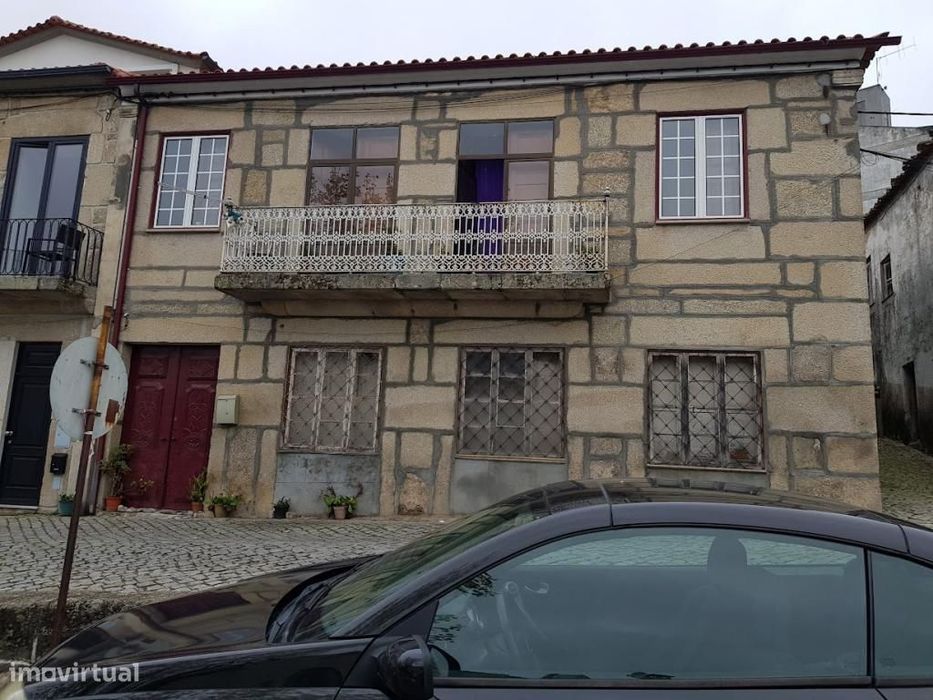 Vende-se Moradia no Centro De Fornos de Algodres