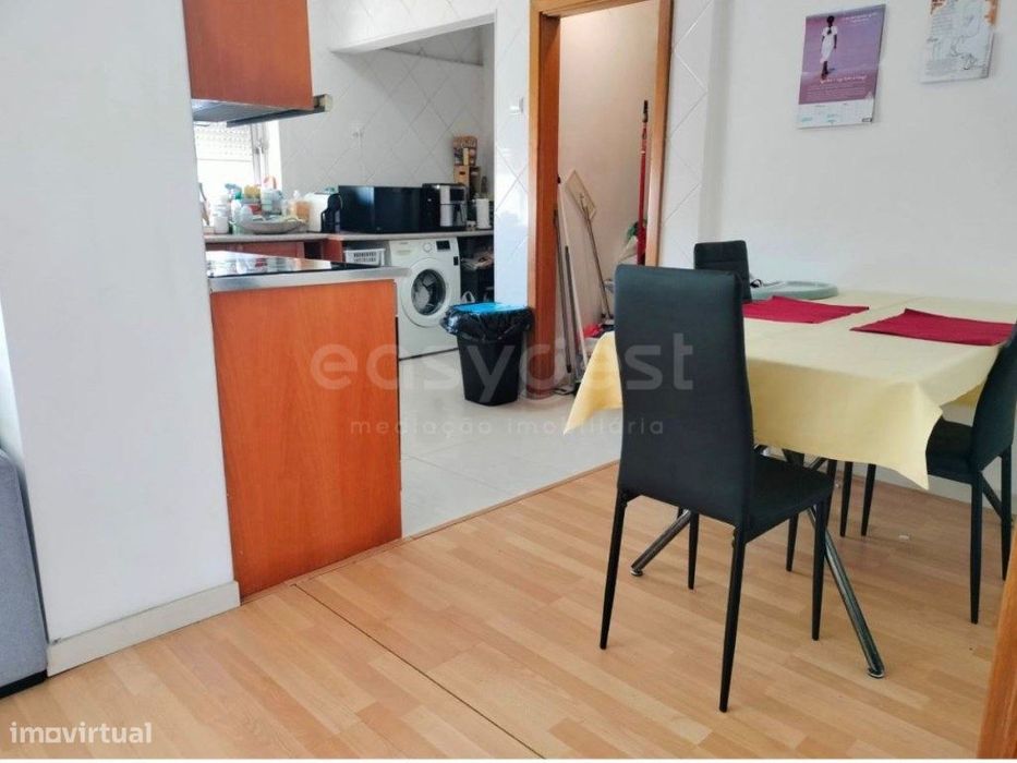 Apartamento central T2 na Moita em bom estado