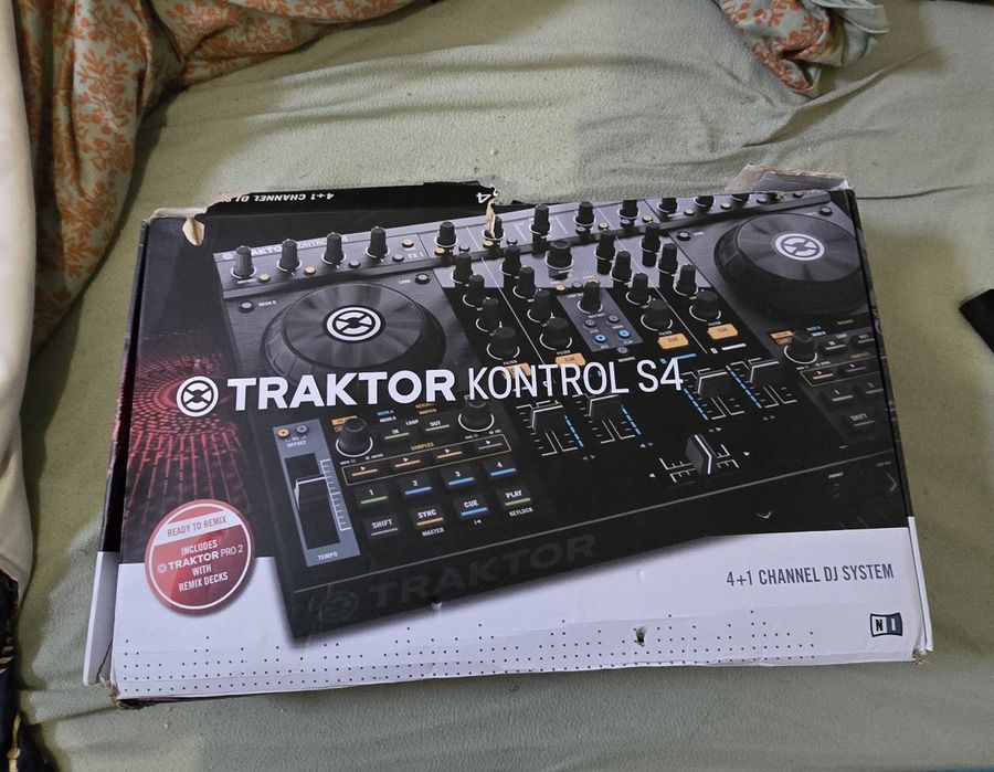 Traktor Kontrol S4 mk1 em ótimo  estado