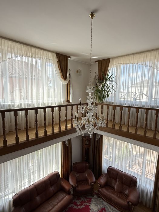 Продається будинок з басейном і сауною