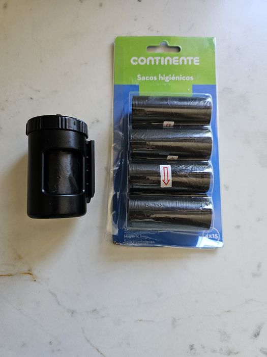 Dispensador e Sacos plásticos para dejetos de cães