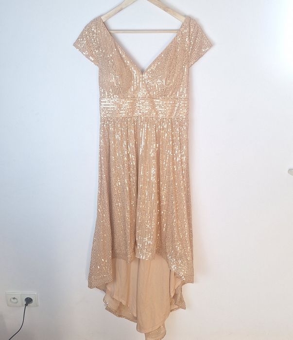 Elegancka złota sukienka ze złotymi cekinami świecąca nowa z metka