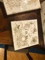 Kartony Dior w wersji limitowanej,  edycja świąteczna cale zlote logo