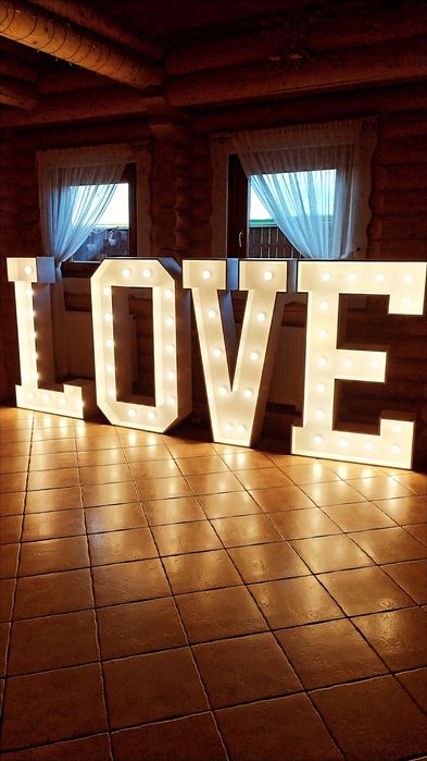 Napis Miłość Love (ciężki dym)