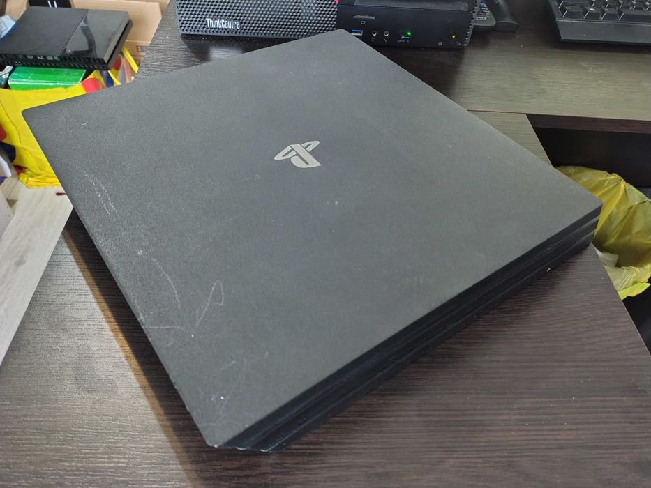 Sony PlayStation 4 Pro 1TB CUH-7116B + dualshock v2