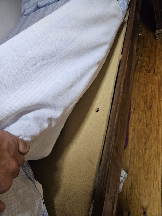 Cama de solteiro com colchão + cómoda